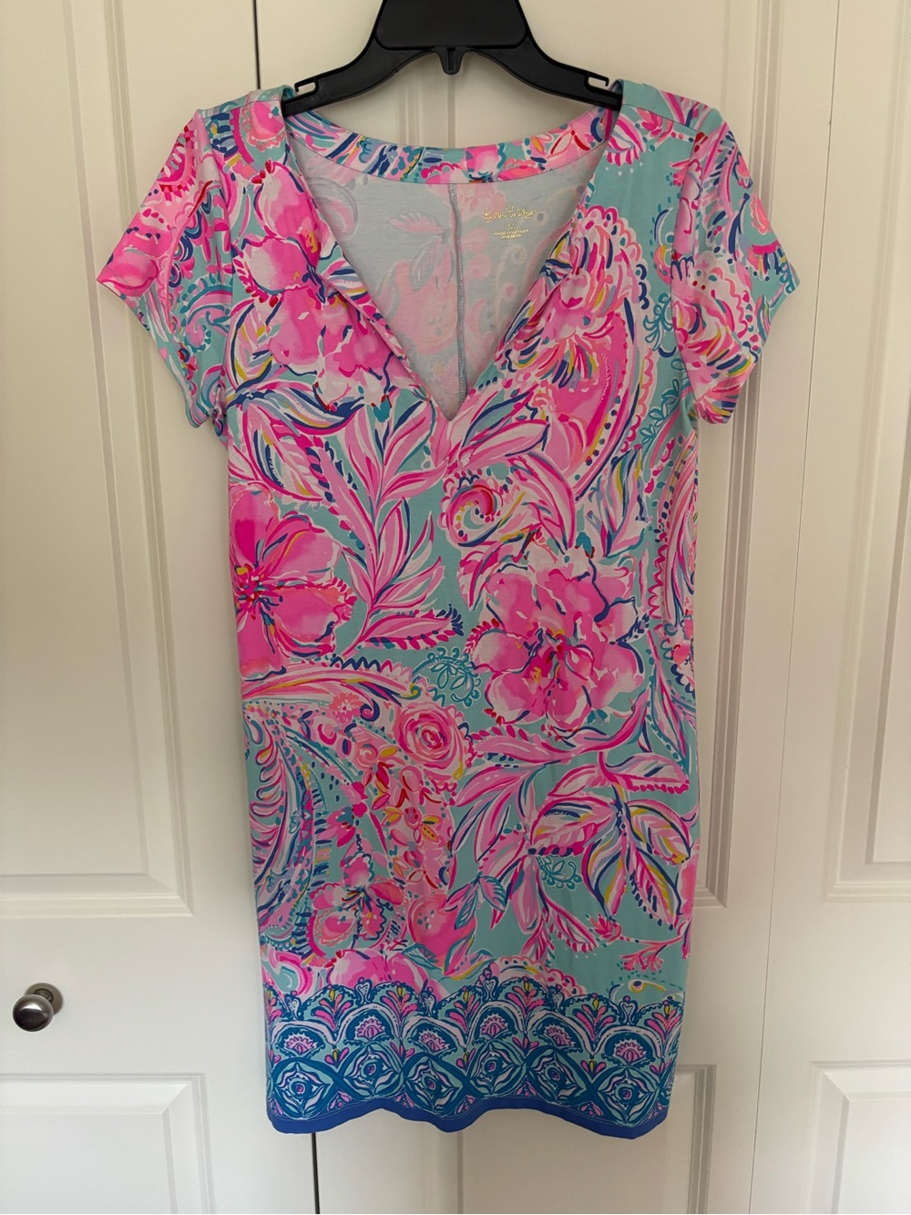 Lilly Pulitzer short sleeve Sophiletta Dress size medium. Colorful, v neck